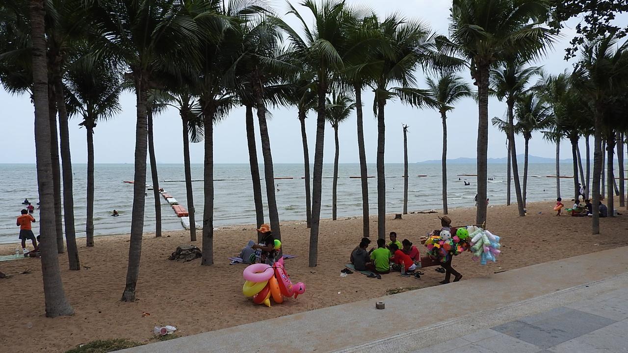 Luxurious Apartment On Jomtien Beach Road Exterior foto